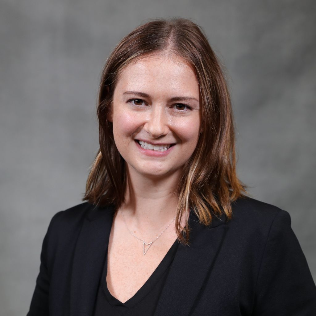 Julie Lanz Headshot